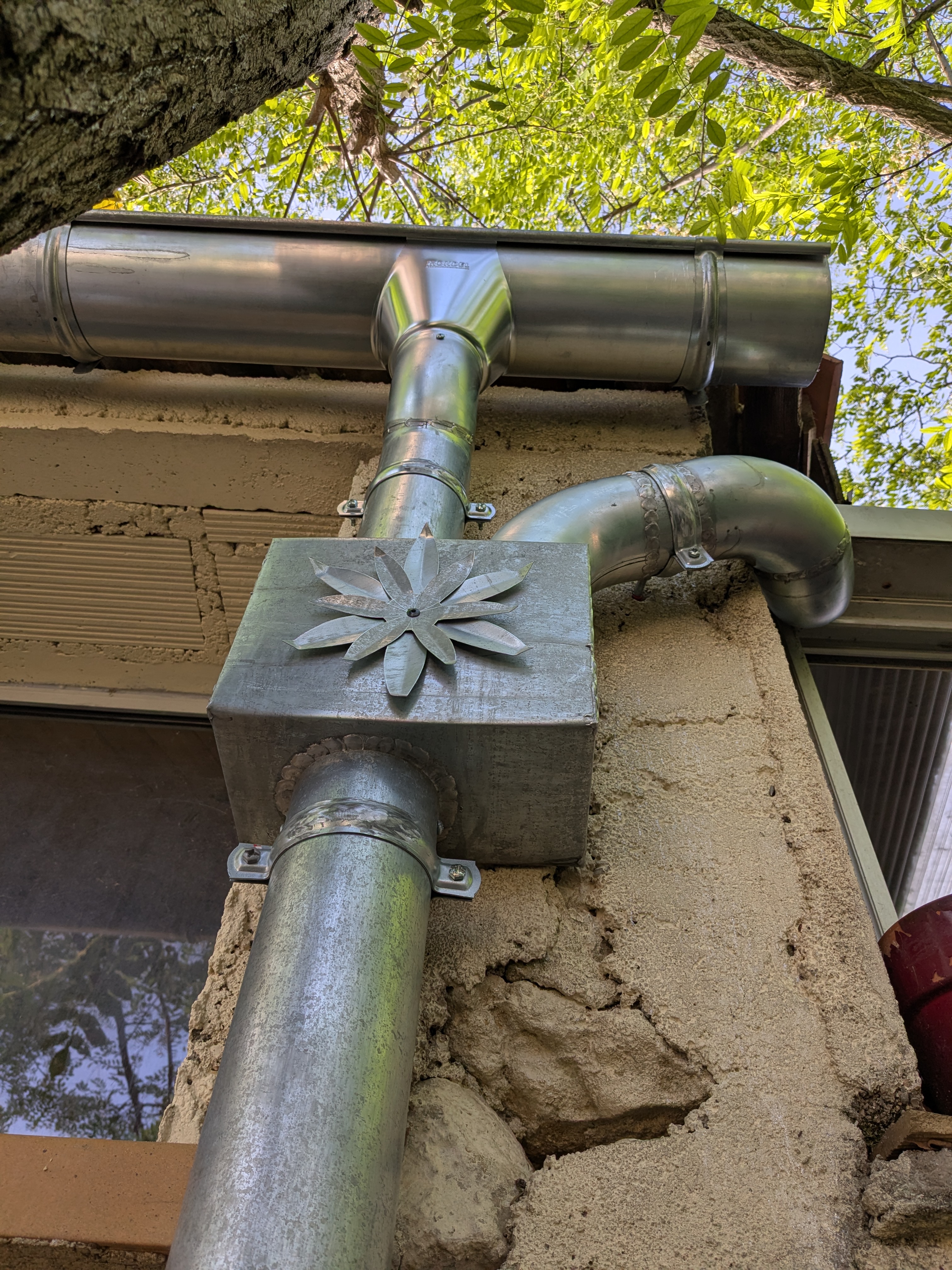 Pose gouttière zinc et boîte à eau descente pluviale — MHP Toiture Hérault zingueur