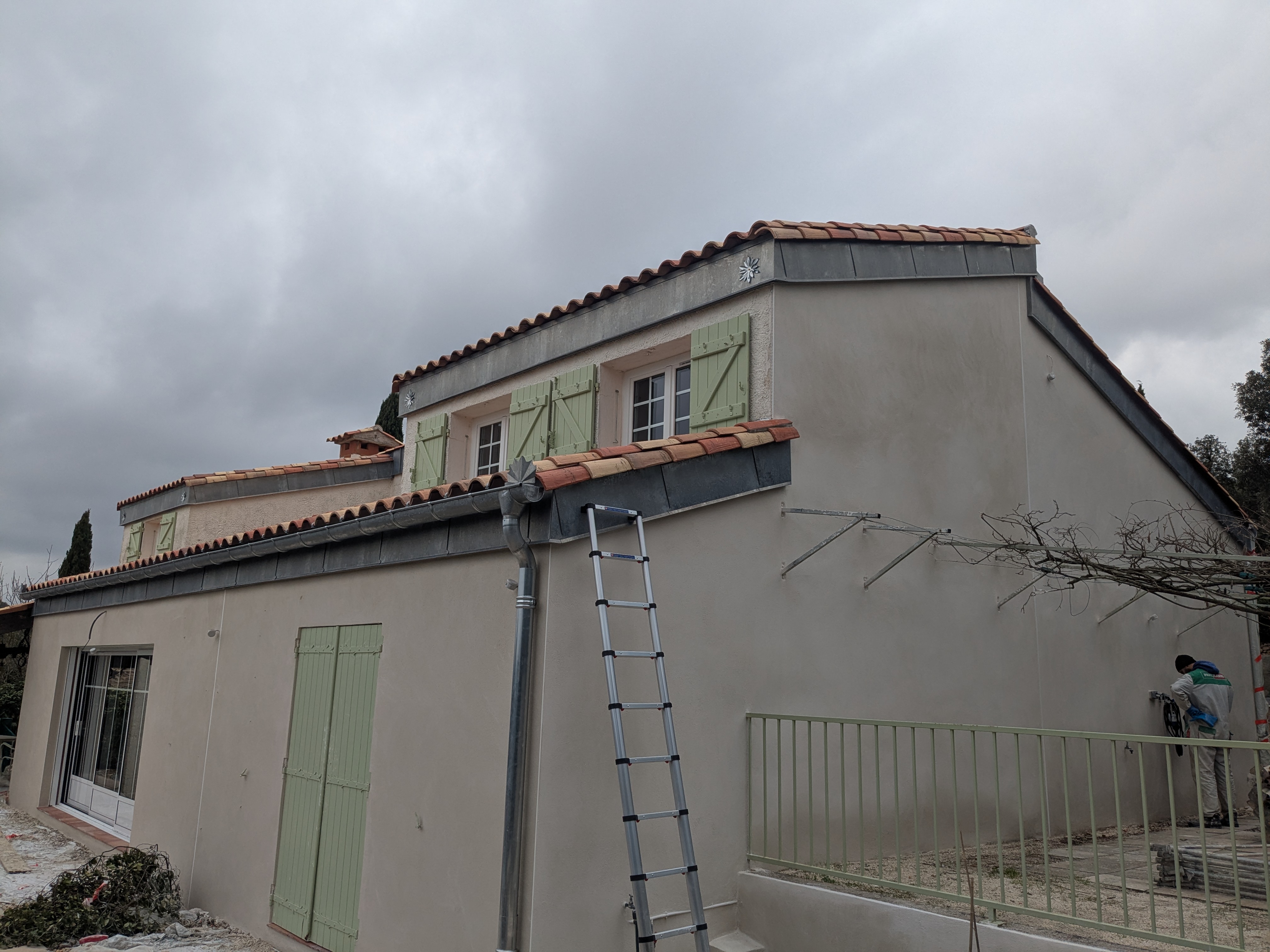 Vue extérieure maison villa après rénovation toiture MHP Toiture Hérault